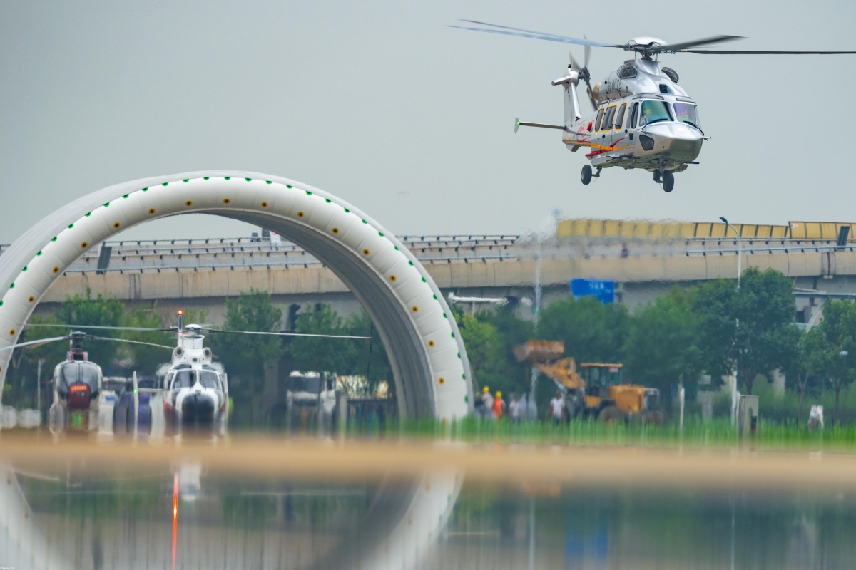 AC352举行航行预演 摄影：：：岳书华